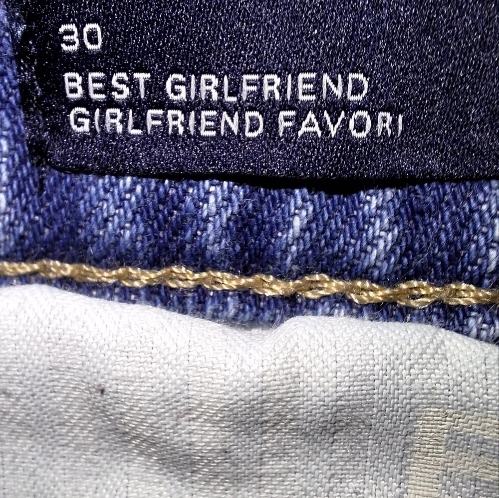 A pair of Gap Best Girlfriend jeans In a ladies 17 waist x 25 inseam. Paisley